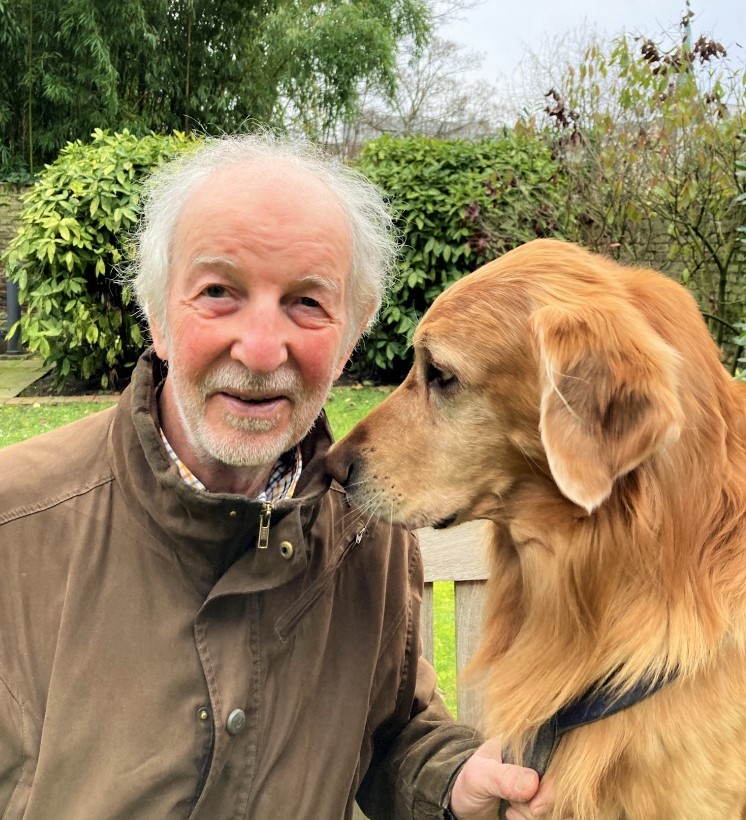 Ein lustiges Foto von Norbert mit seinem Hund Socke.